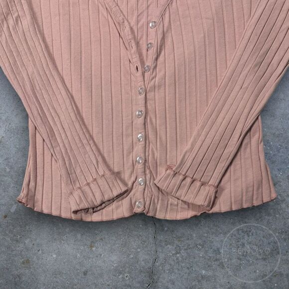 Superdown Women's Light Pink Long Sleeve Button-Up Top Size L V-Neck Casual - Picture 3 of 7